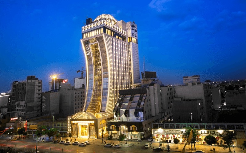 پیش از رزرو هتل در مشهد این نکات را بررسی کنید